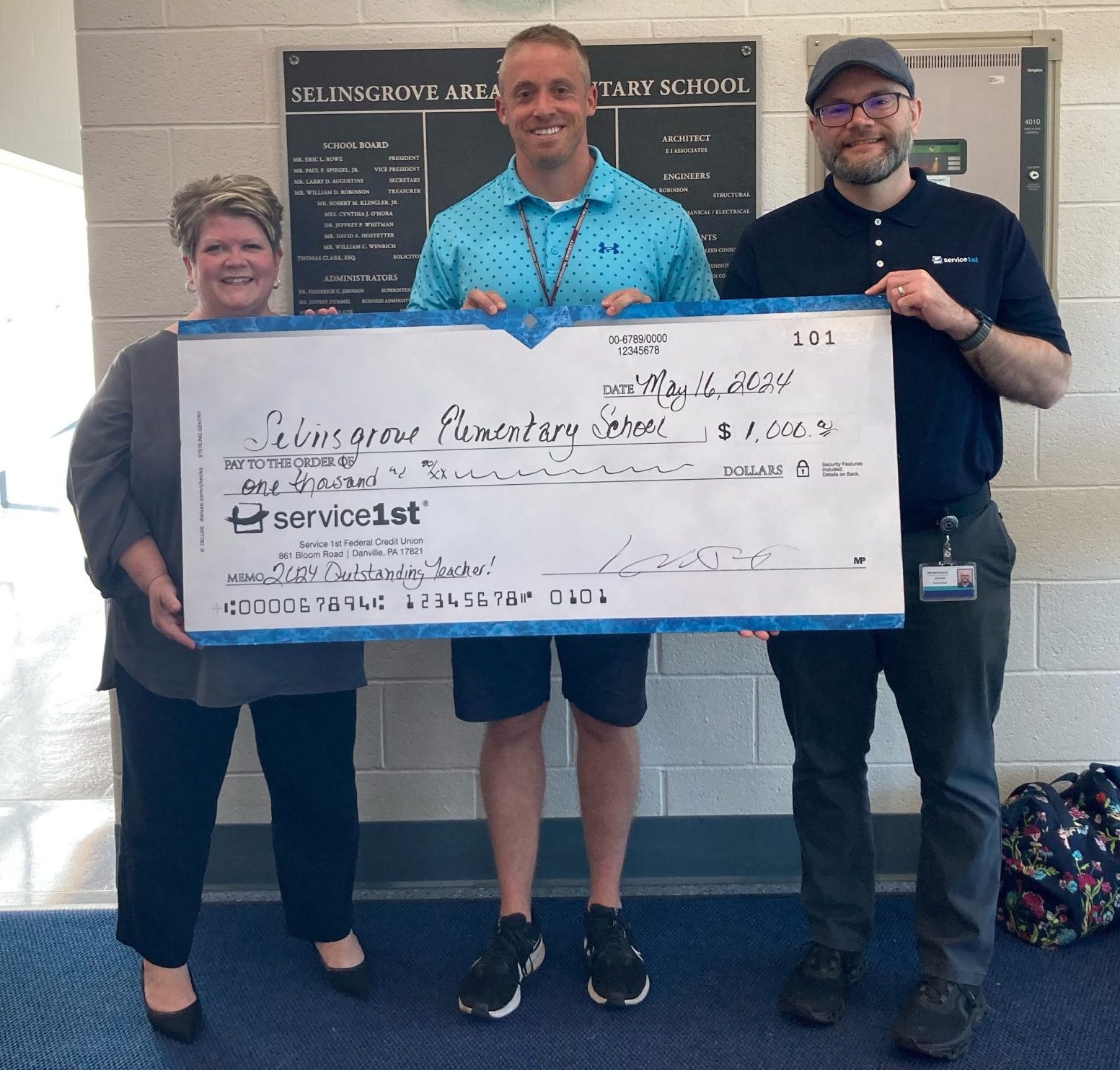 Colleen Phillips, JP Marketing and Jeff Shaffer, Marketing Manager, from Service 1st Credit Union presented 2nd Grade Teacher, Aaron Ettinger, with the 2024 Outstanding Teacher Award and a check for $1000 to use in his classroom.  Congratulations Aaron!!!