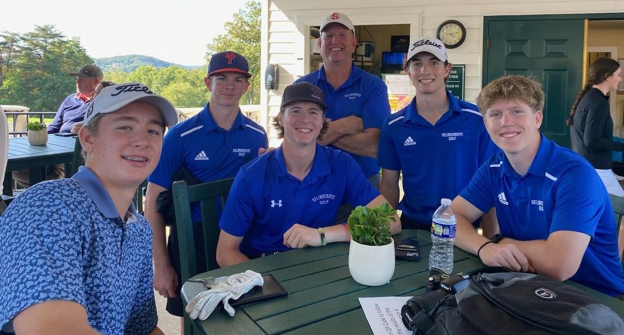 SEALS Golf Finished the Season 7&2 and as Co-Champs of HAC Division I.  McAlister DeFazio placed 4th, Dominic Santer 6th.  Congratulations!!